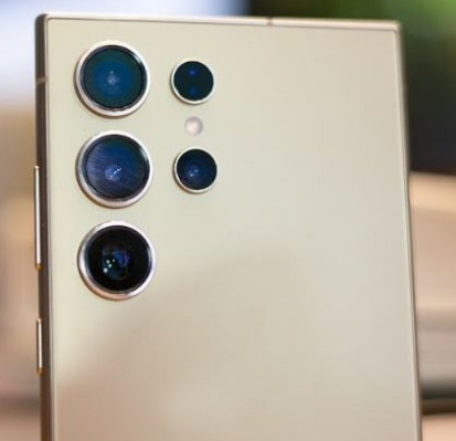 Galaxy S25 Ultra Leak: Flat Edges, Bold New Look
